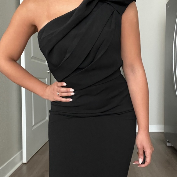 MOTF Elegant Black One-Shoulder Dress - Picture 4 of 6
